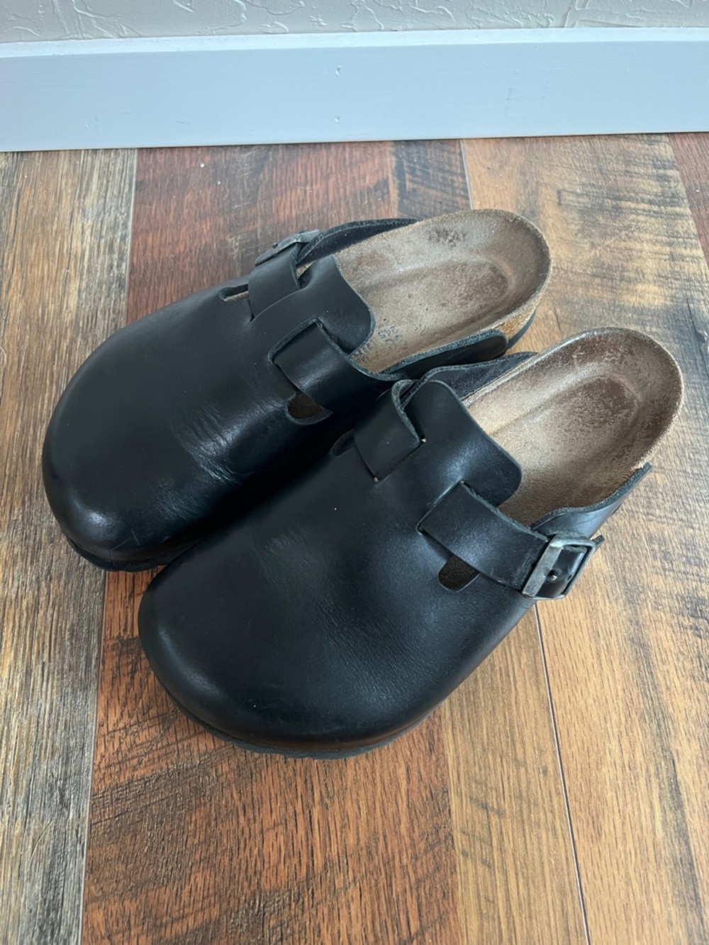 Birkenstock Boston clogs in black leather